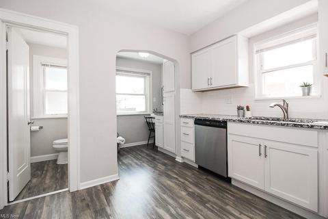 7607 Essen Ave, Parma, OH 44129 photo 12