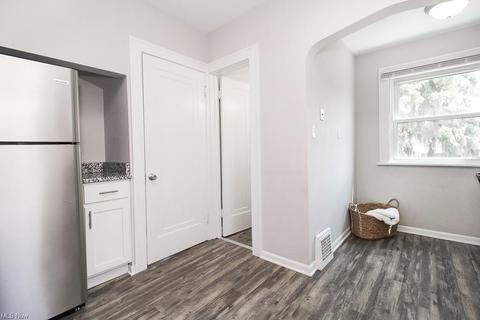 7607 Essen Ave, Parma, OH 44129 photo 13