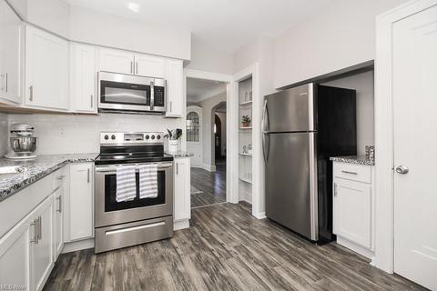 7607 Essen Ave, Parma, OH 44129 photo 14