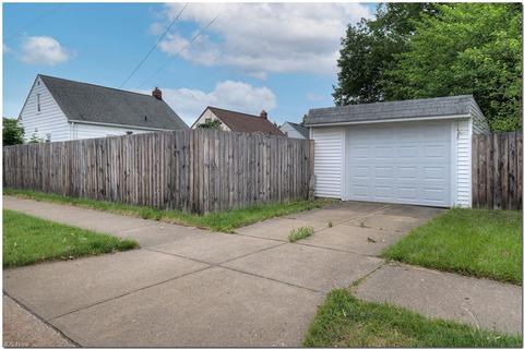 2902 Commonwealth Dr, Parma, OH 44134 photo 22