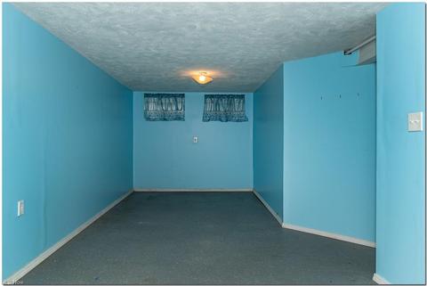 2902 Commonwealth Dr, Parma, OH 44134 photo 17