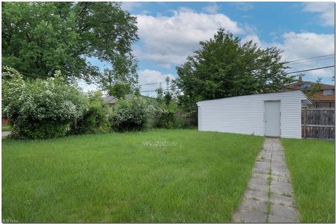 2902 Commonwealth Dr, Parma, OH 44134 photo 21