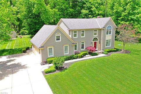855 Deep Woods Dr, Aurora, OH 44202 photo 2