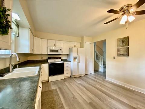 653 Augdon Dr, Elyria, OH 44035 photo 3