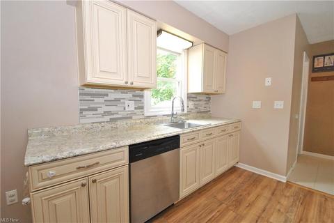 30200 Powell Rd, Willowick, OH 44095 photo 17
