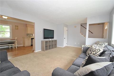 30200 Powell Rd, Willowick, OH 44095 photo 2
