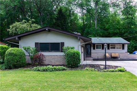 34329 Puth Dr, Avon, OH 44011 photo 2