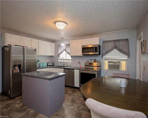 132 Tennessee Ave, Elyria, OH 44035 photo 4