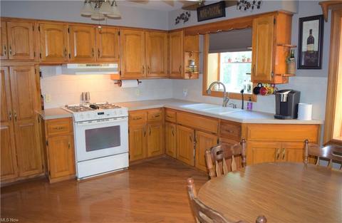 481 Edison St, Struthers, OH 44471 photo 4
