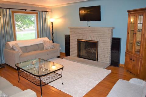481 Edison St, Struthers, OH 44471 photo 2