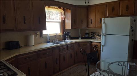554 Como St, Struthers, OH 44471 photo 5