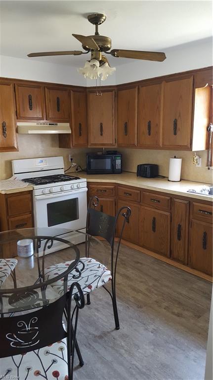 554 Como St, Struthers, OH 44471 photo 4