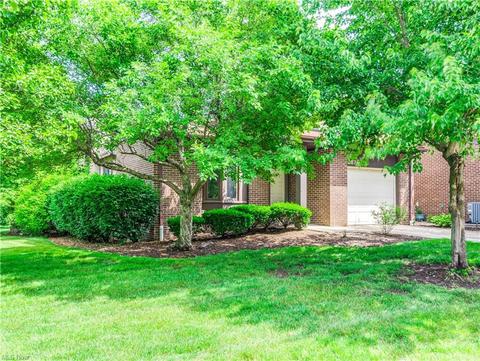 287 Stone Arch Dr, Akron, OH 44307 photo 2