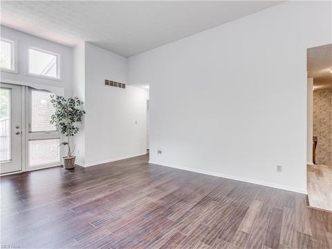 287 Stone Arch Dr, Akron, OH 44307 photo 7