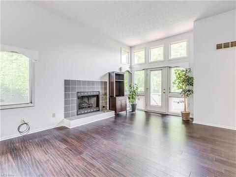 287 Stone Arch Dr, Akron, OH 44307 photo 6