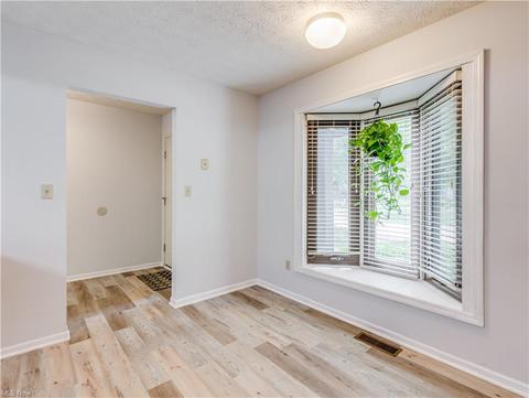 287 Stone Arch Dr, Akron, OH 44307 photo 3