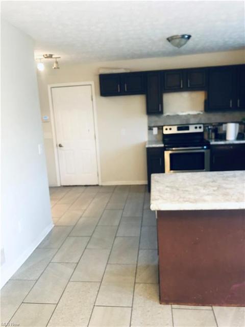 705 Bisson Ave, Akron, OH 44307 photo 3