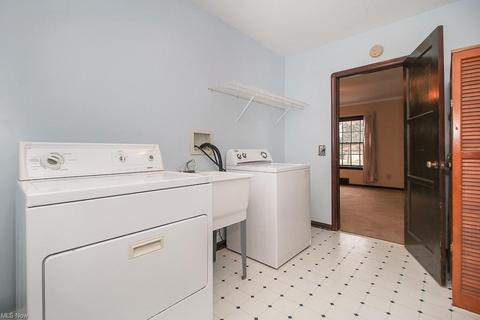 378 E Ridgewood Dr, Seven Hills, OH 44131 photo 16