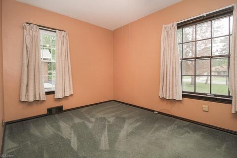 378 E Ridgewood Dr, Seven Hills, OH 44131 photo 9