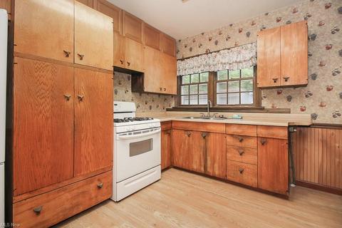 378 E Ridgewood Dr, Seven Hills, OH 44131 photo 3