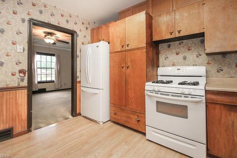 378 E Ridgewood Dr, Seven Hills, OH 44131 photo 4