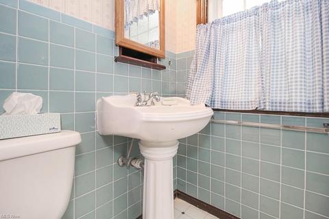 378 E Ridgewood Dr, Seven Hills, OH 44131 photo 12