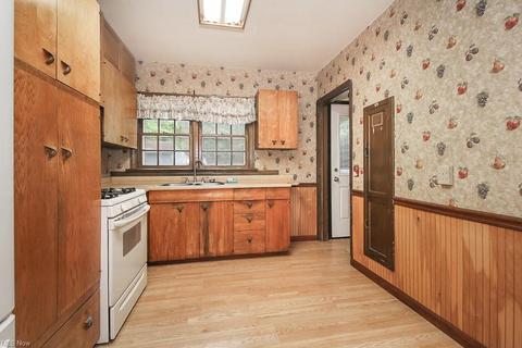 378 E Ridgewood Dr, Seven Hills, OH 44131 photo 2