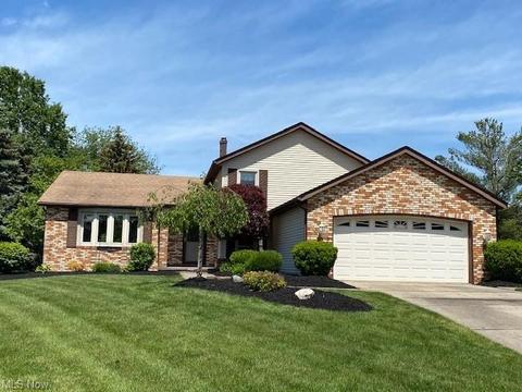 3910 Pine Forest Dr, Parma, OH 44134 photo 1