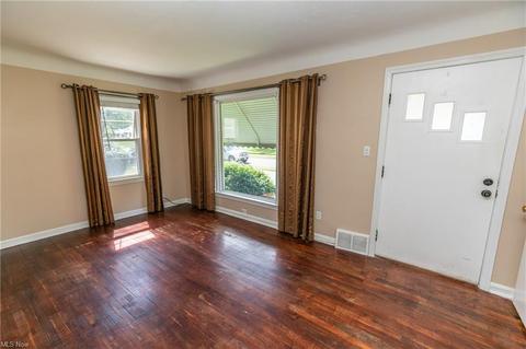 10814 Windham Rd, Parma, OH 44130 photo 3