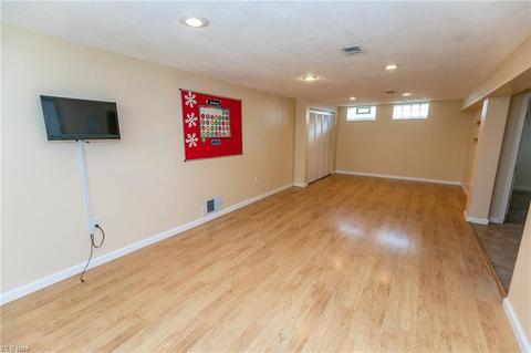 10814 Windham Rd, Parma, OH 44130 photo 18