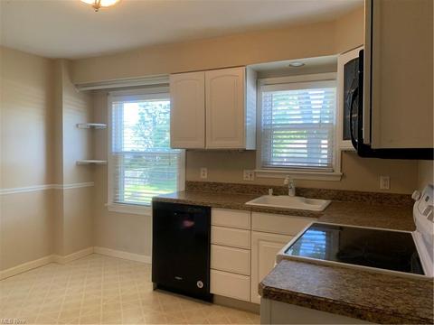 10814 Windham Rd, Parma, OH 44130 photo 7