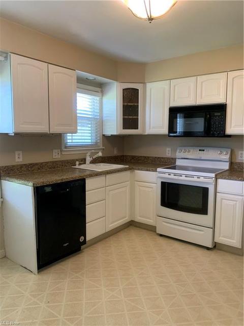 10814 Windham Rd, Parma, OH 44130 photo 5