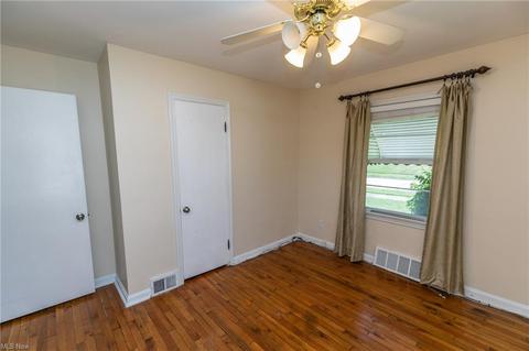 10814 Windham Rd, Parma, OH 44130 photo 8