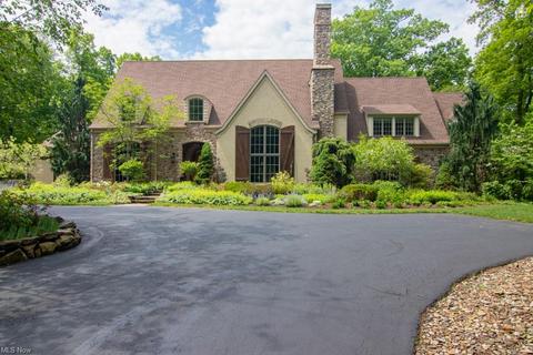 2202 Charles Ln, Akron, OH 44333 photo 1