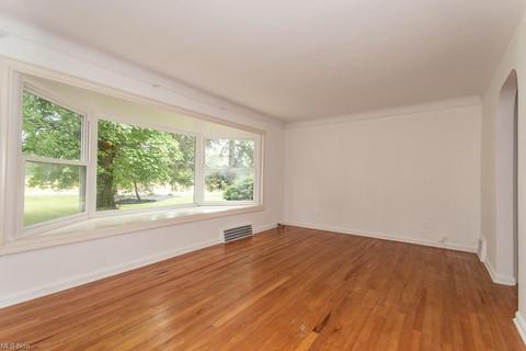 32329 White Rd, Willoughby Hills, OH 44092 photo 3