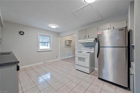 2059 E 37th St, Lorain, OH 44055 photo 9