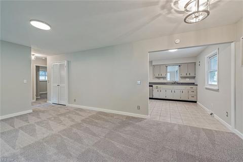 2059 E 37th St, Lorain, OH 44055 photo 5