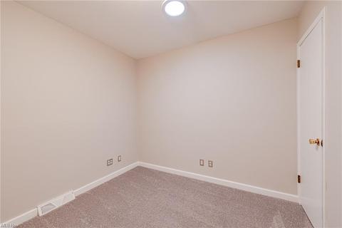 2059 E 37th St, Lorain, OH 44055 photo 17