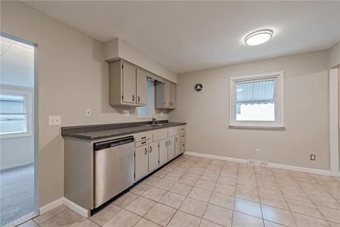 2059 E 37th St, Lorain, OH 44055 photo 8