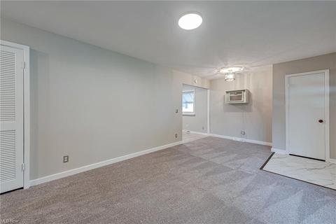 2059 E 37th St, Lorain, OH 44055 photo 4