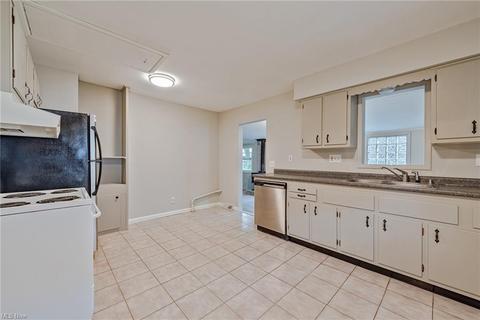 2059 E 37th St, Lorain, OH 44055 photo 6