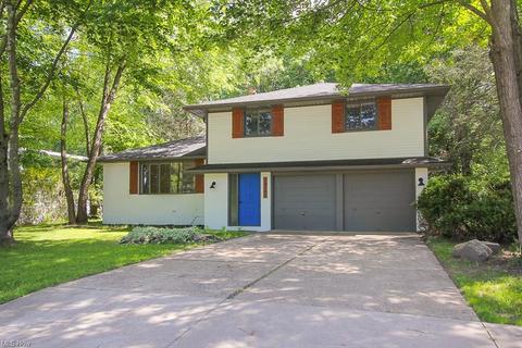 35200 Bainbridge Rd, Solon, OH 44139 photo 2