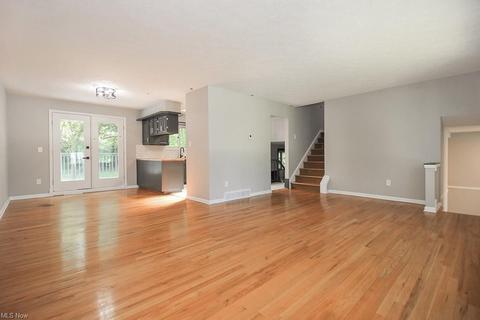 35200 Bainbridge Rd, Solon, OH 44139 photo 4