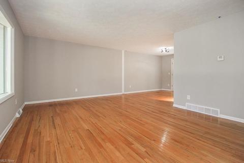 35200 Bainbridge Rd, Solon, OH 44139 photo 5