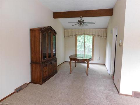 8200 Pinehurst Dr, Parma, OH 44129 photo 5