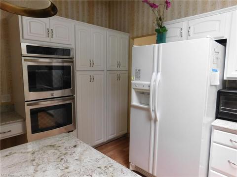 8200 Pinehurst Dr, Parma, OH 44129 photo 17