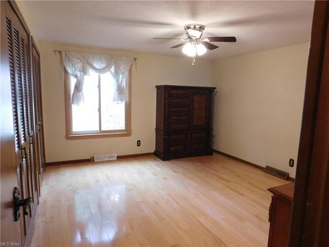 8200 Pinehurst Dr, Parma, OH 44129 photo 8