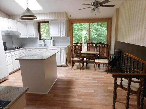 8200 Pinehurst Dr, Parma, OH 44129 photo 20