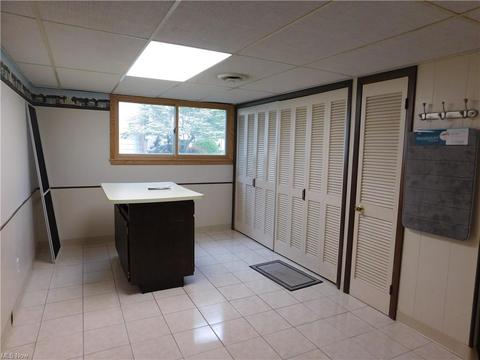 8200 Pinehurst Dr, Parma, OH 44129 photo 24