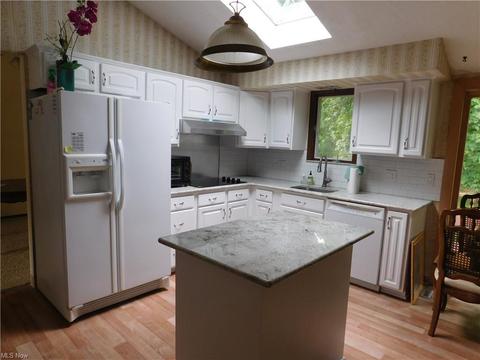 8200 Pinehurst Dr, Parma, OH 44129 photo 13